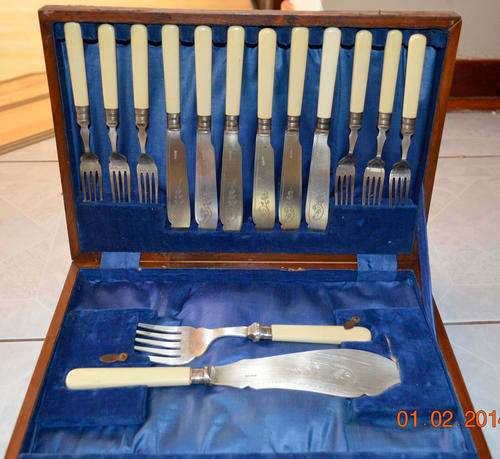 **** BONE HANDLE EPNS FISH SET****