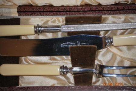 FALKIRK (CUTLERS) LTD SHEFFIELD STAINLESS STEEL - BONE HANDLE CARVING SET