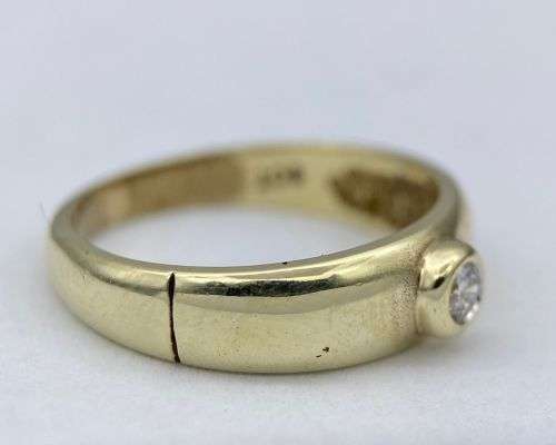 Amazing 9ct cyclops diamond ring