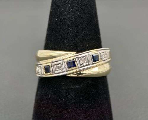 Beautiful Sapphire and diamond ladies ring