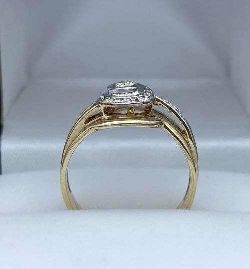 Stunning Ladies Diamond ring