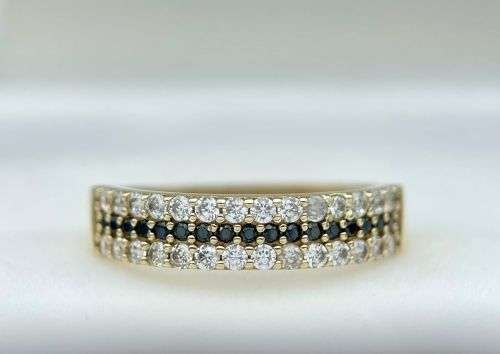 Stunning Ladies 9k cubic channel ring