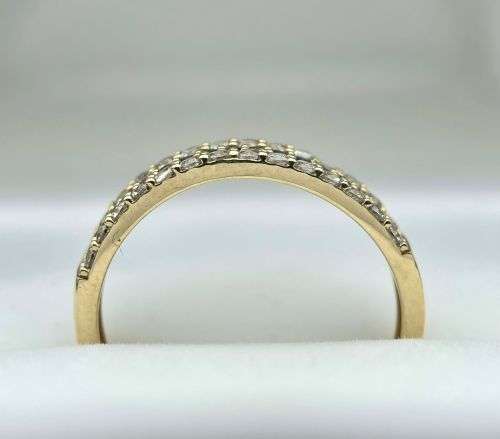 Stunning Ladies 9k cubic channel ring