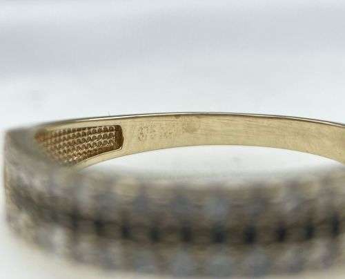 Stunning Ladies 9k cubic channel ring