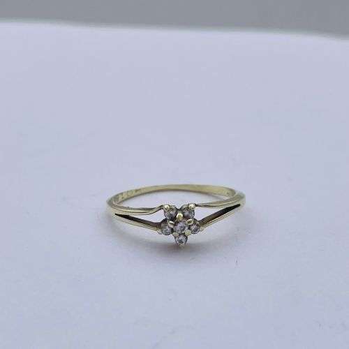 Yellow Gold Diamond Star Ring