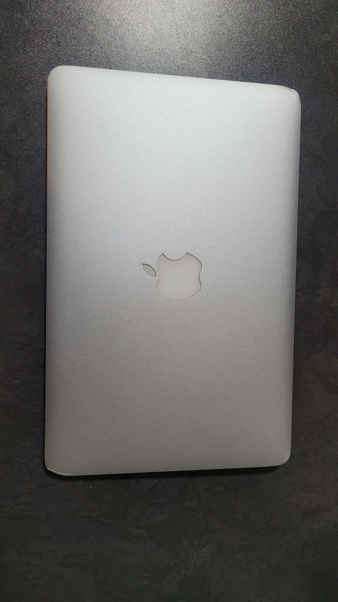 Apple MacBook Air 11.6-inch | Core i5 1.4GHz | 4GB RAM | 128GB SSD FLASH