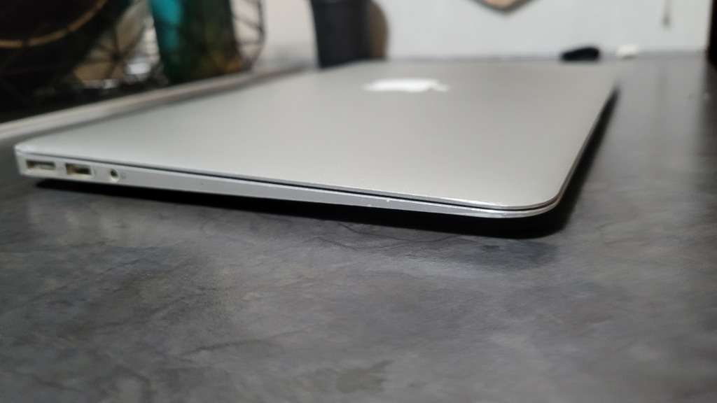 Apple MacBook Air 11.6-inch | Core i5 1.4GHz | 4GB RAM | 128GB SSD FLASH