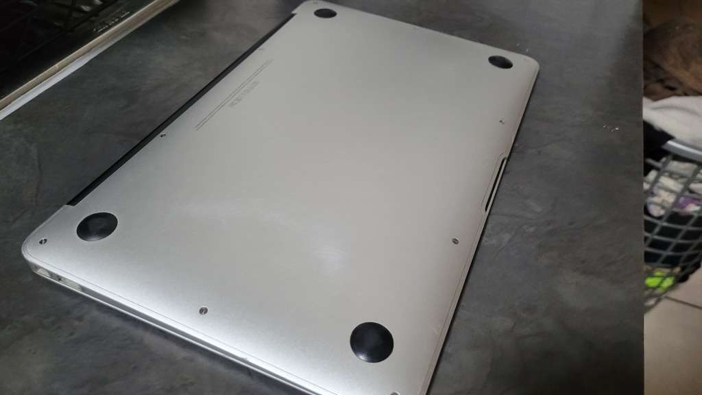 Apple MacBook Air 11.6-inch | Core i5 1.4GHz | 4GB RAM | 128GB SSD FLASH