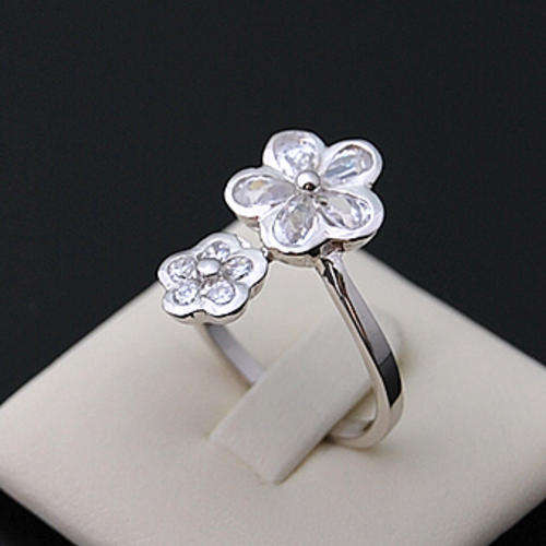 Gorgeous  Diamond Ring in 925 Sterling Silver