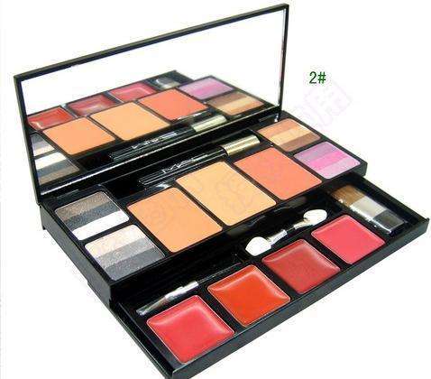 MAC COSMETICS MAKEUP SET