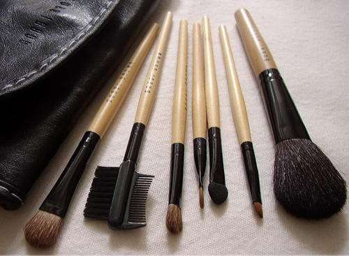 7 PIECE BOBBI BROWN MAKE UP BRUSH SET