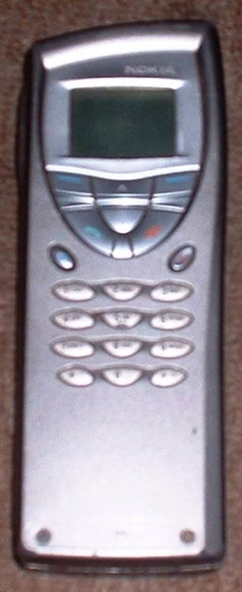 Broken Nokia Communcator Series Cell-Phone (Excellent For Parts)