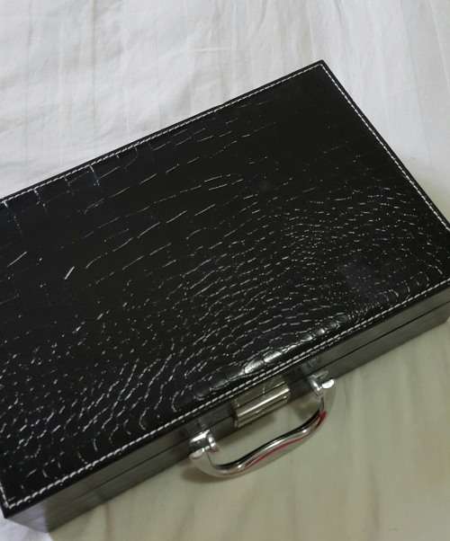 NEW WATCH CASE / HOLDS 12 WATCH