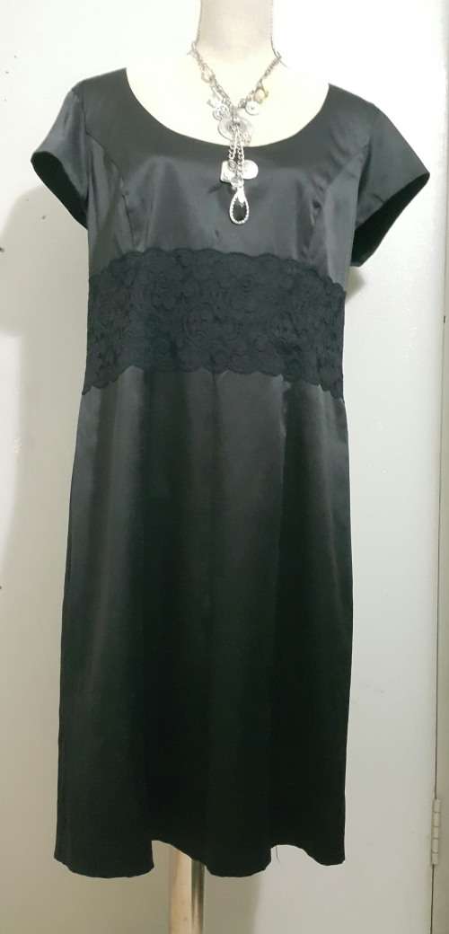 COCKTAIL DRESS / BLACK / SIZE 38 with lace insert at waistline - excellent condition