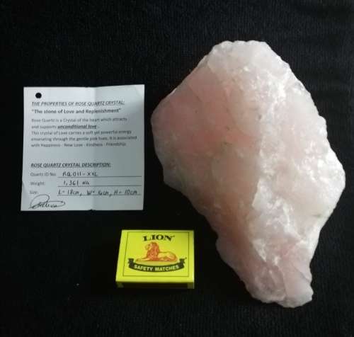 ROSE QUARTZ CRYSTAL - XXL SIZE - BEAUTIFUL CRYSTAL