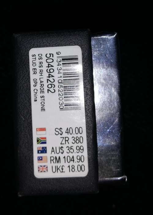 Diamond Simulants - LOVISA earrings (extra large diamond simulant studs) - Glamour