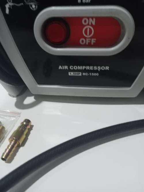 RYOBI Air Compressor with additional accessories/fittings - almost new condition