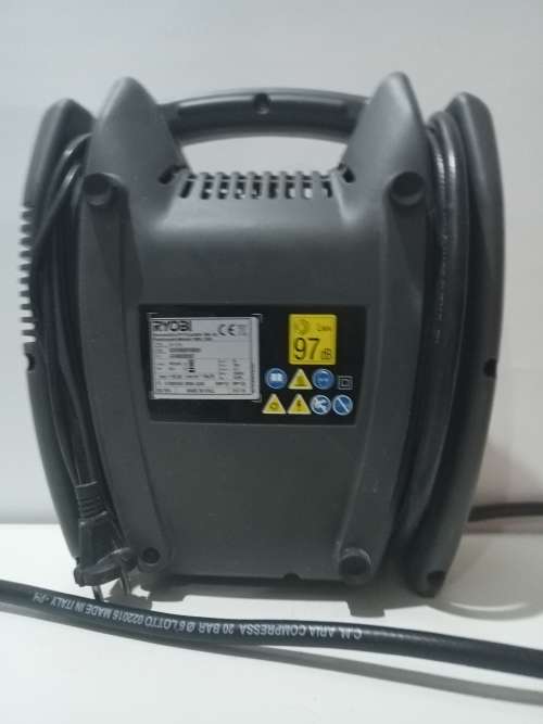 RYOBI Air Compressor with additional accessories/fittings - almost new condition