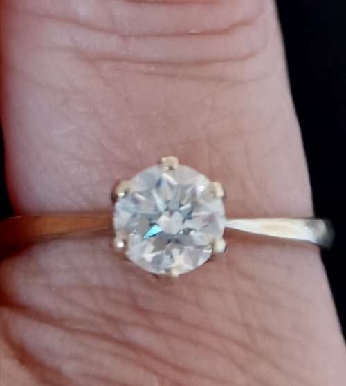 Solitare Diamond Ring 0.75 carrot diamond with Gold Band