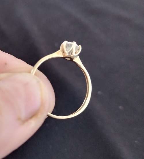 Solitare Diamond Ring 0.75 carrot diamond with Gold Band