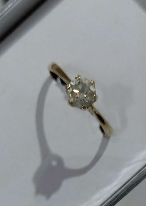 Solitare Diamond Ring 0.75 carrot diamond with Gold Band