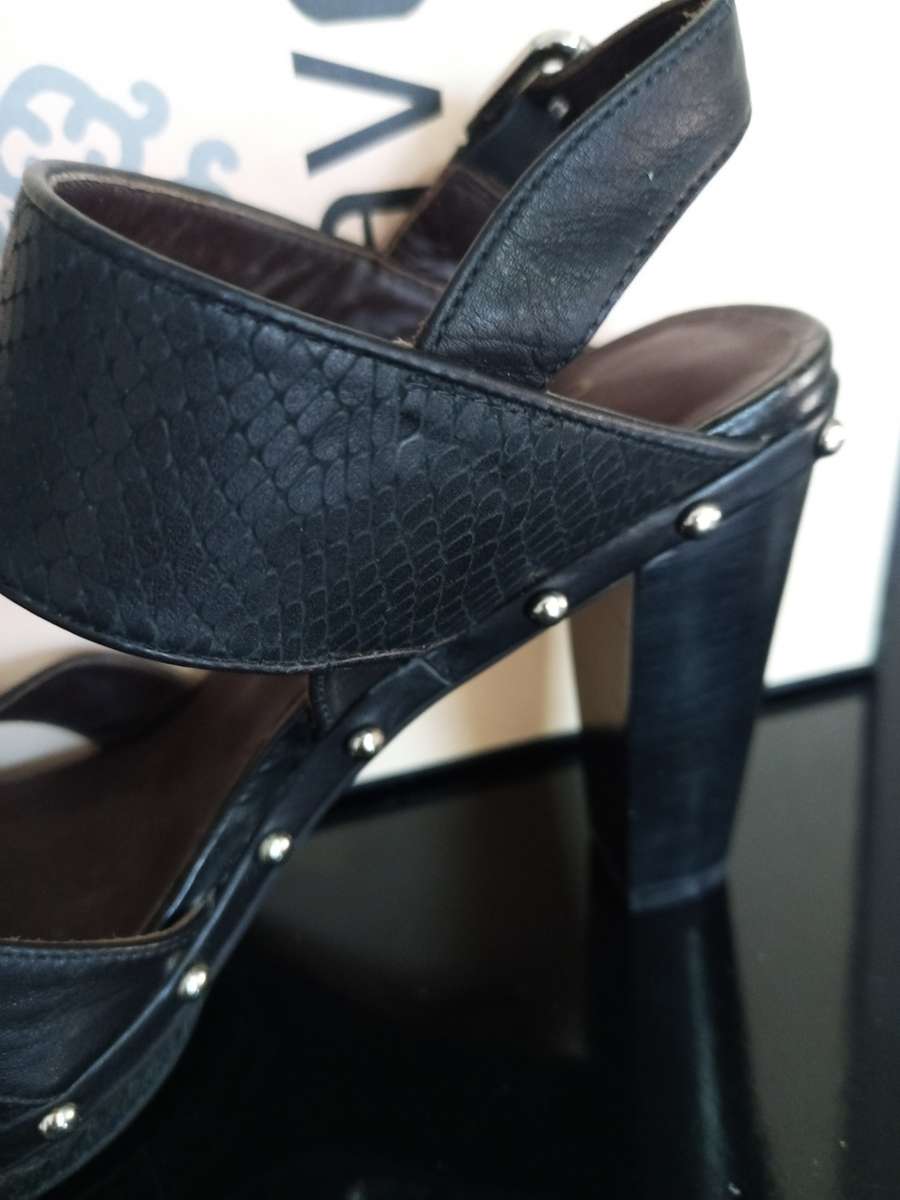 LADIES SHOES / CRAVO DESIGNER HEELS size 4 / Black leather + studs