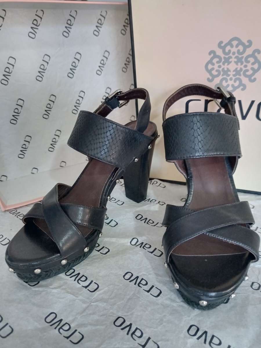 LADIES SHOES / CRAVO DESIGNER HEELS size 4 / Black leather + studs