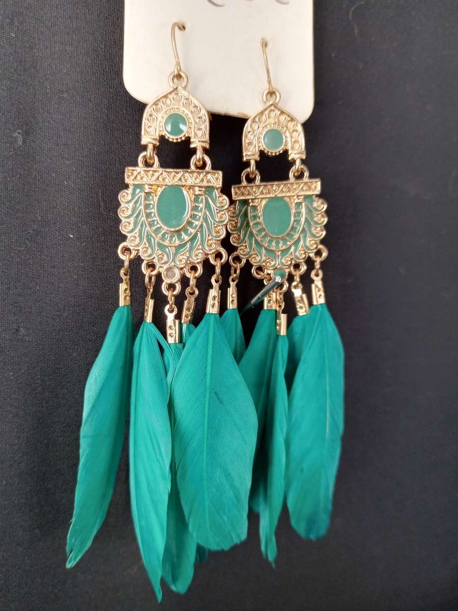 Ladies Jewelry - LOVISA Earrings - Green feathers on gold tone