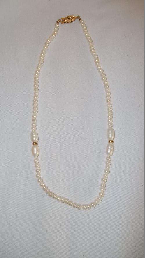 STUNNING 40cm LONG FRESHWATER CULTIVATED PEARL NECKLACE WITH GOLD BEADS AND CLASP ***VINTAGE***