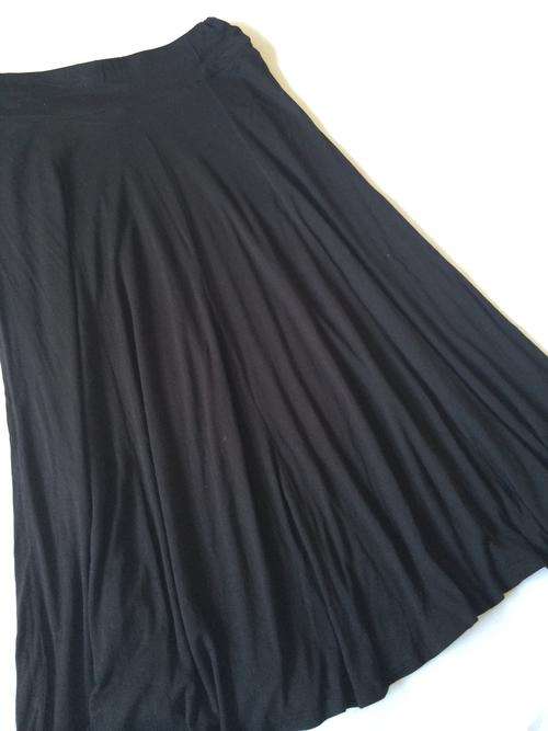 BLACK LONG SOFT FEEL SKIRT - SIZE XL (will fit well for size 10-12-14) smal cut
