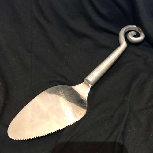 Cake lift Carrol Boyes style(CUT414)