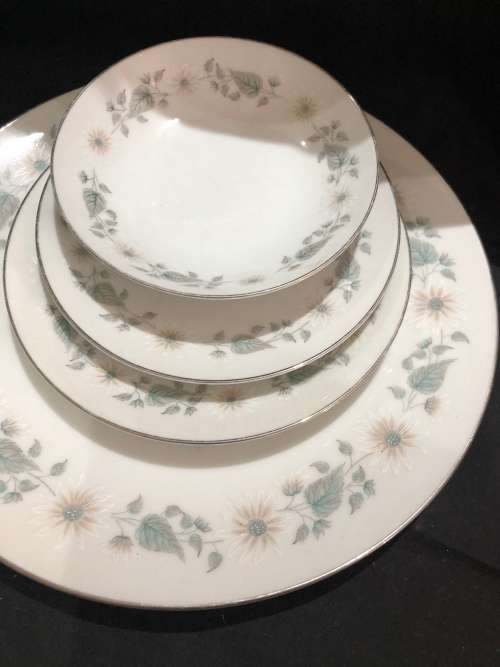 Noritake Welles dinner service
