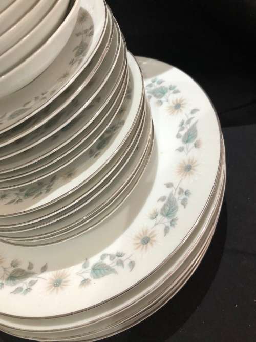 Noritake Welles dinner service