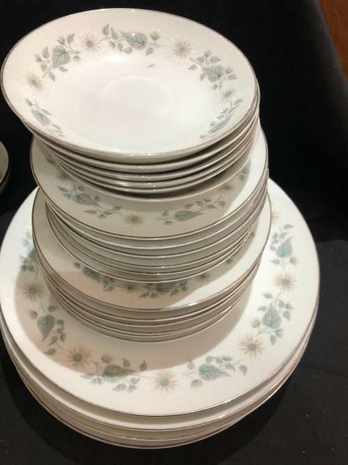 Noritake Welles dinner service
