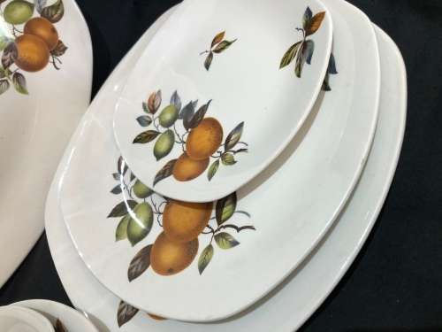 Midwinter dinner service (PORC932)