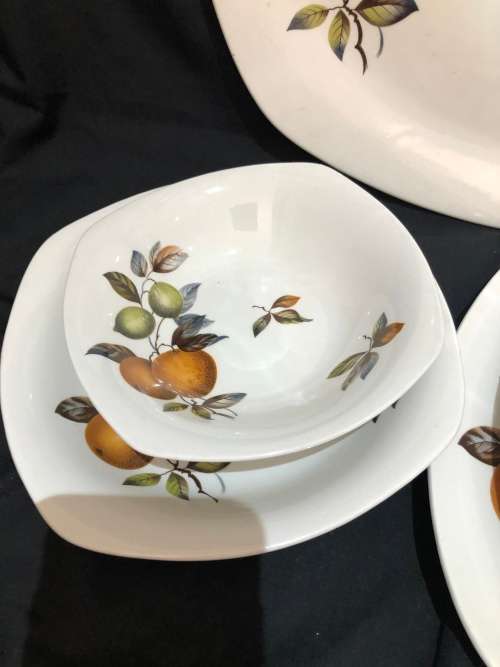 Midwinter dinner service (PORC932)