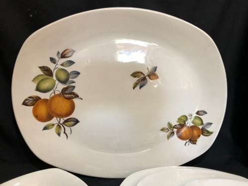 Midwinter dinner service (PORC932)