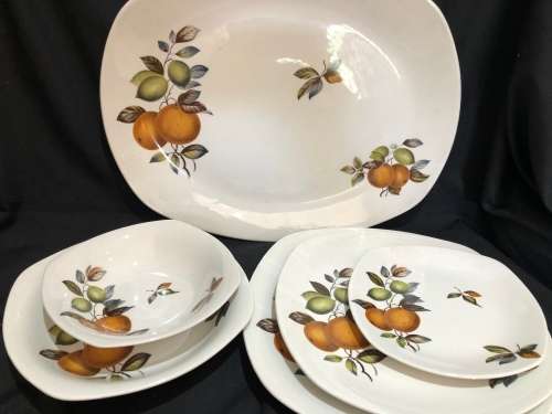 Midwinter dinner service (PORC932)