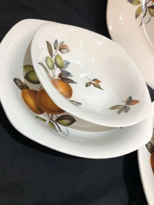 Midwinter dinner service (PORC932)