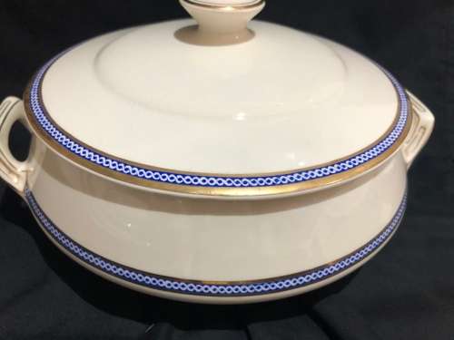 Crescent Ivory England dinner service(PORC968)