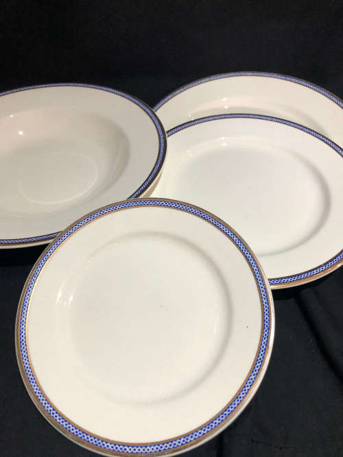 Crescent Ivory England dinner service(PORC968)