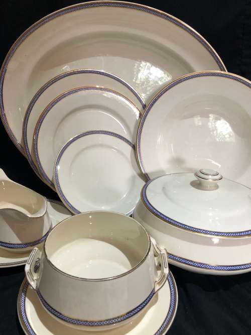 Crescent Ivory England dinner service(PORC968)