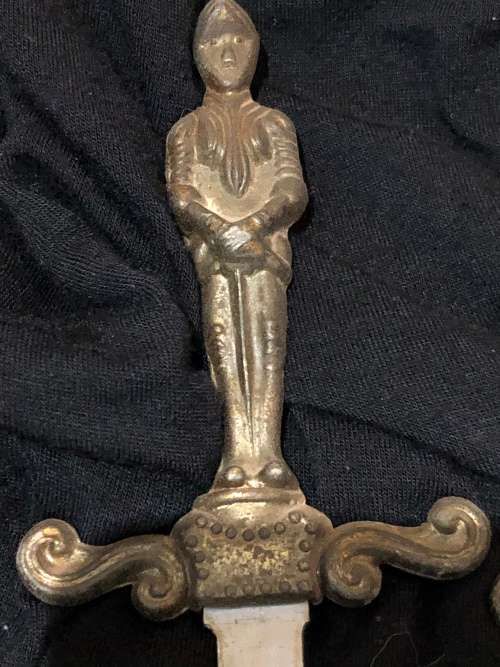 Crest double eagle swords brass/wood