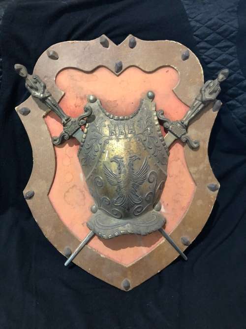 Crest double eagle swords brass/wood