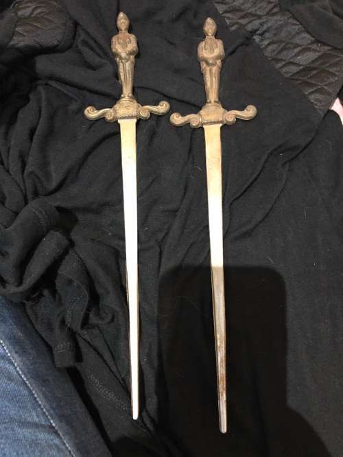 Crest double eagle swords brass/wood