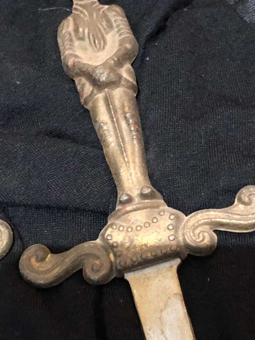 Crest double eagle swords brass/wood