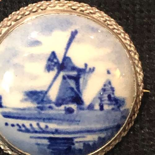 Delft sterling silver brooch