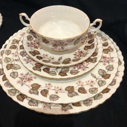 Royal Albert Linden Lea dinner service