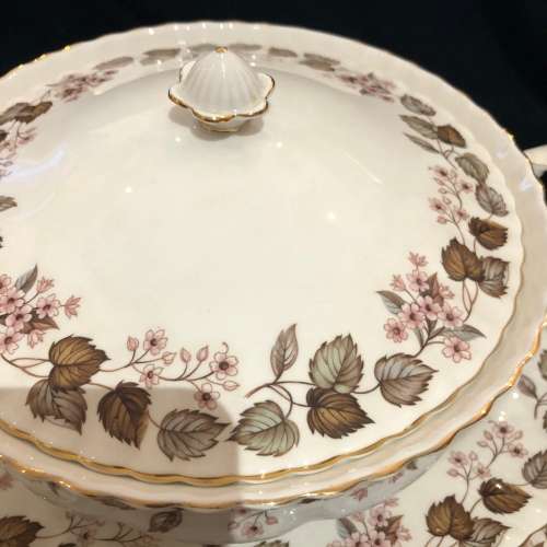 Royal Albert Linden Lea dinner service