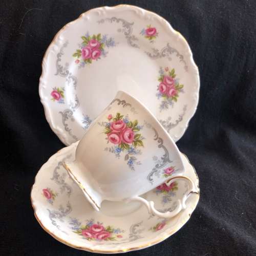 Royal Albert Teanquility trio